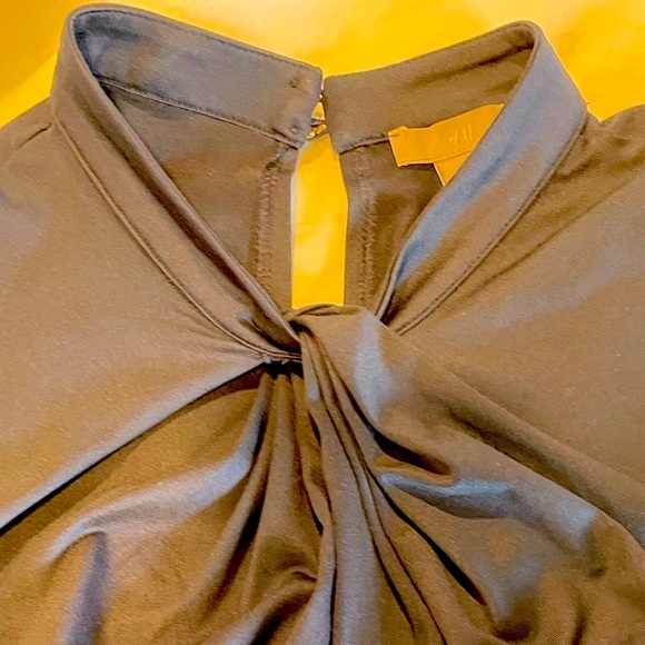 NWOT Navy Blue sleeveless H & M dress shirt with silver buttons 💖💼 Sz Small - Picture 2 of 5